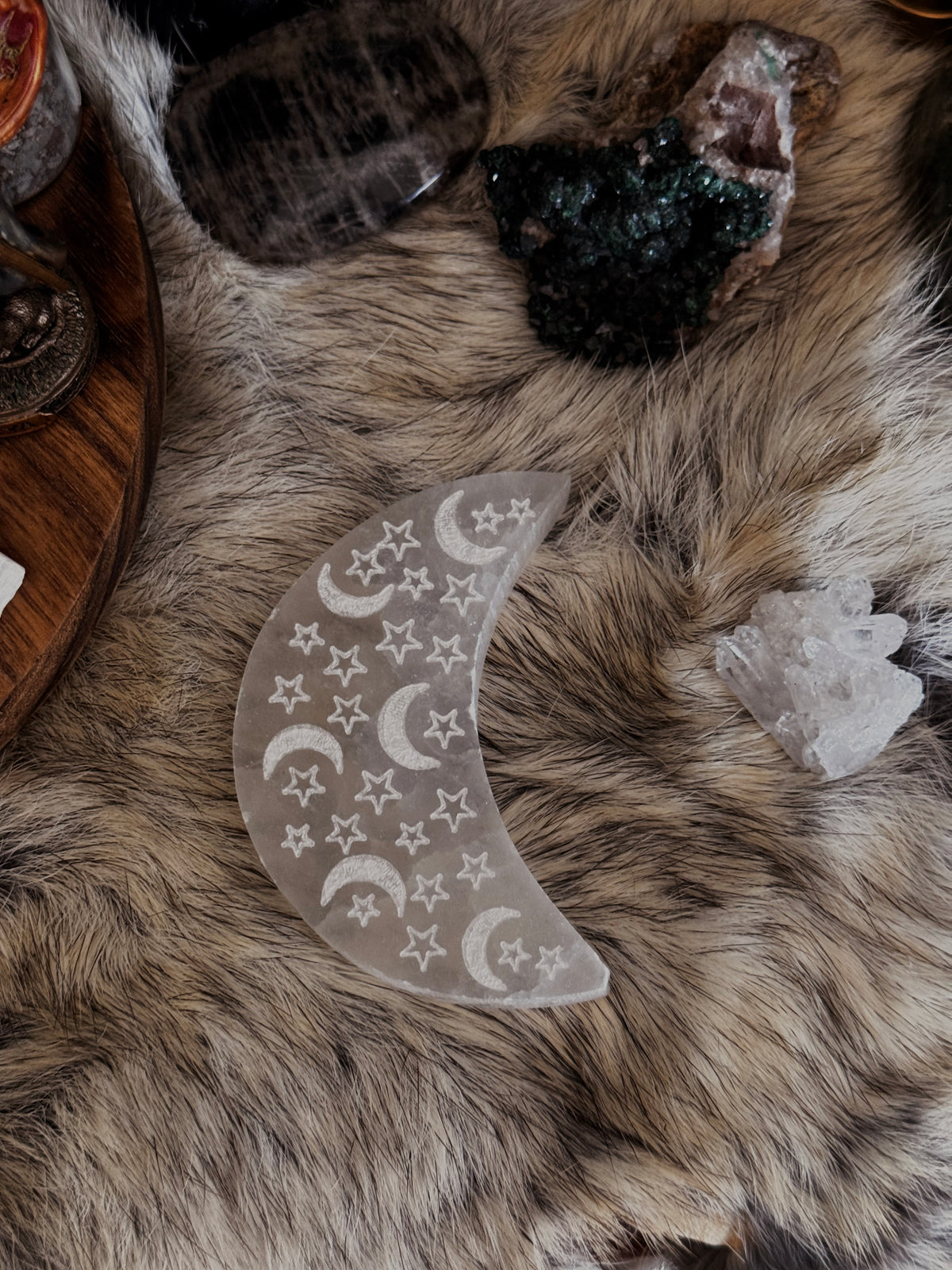 Moonlit Sanctuary – Selenit-Mond mit Sternen