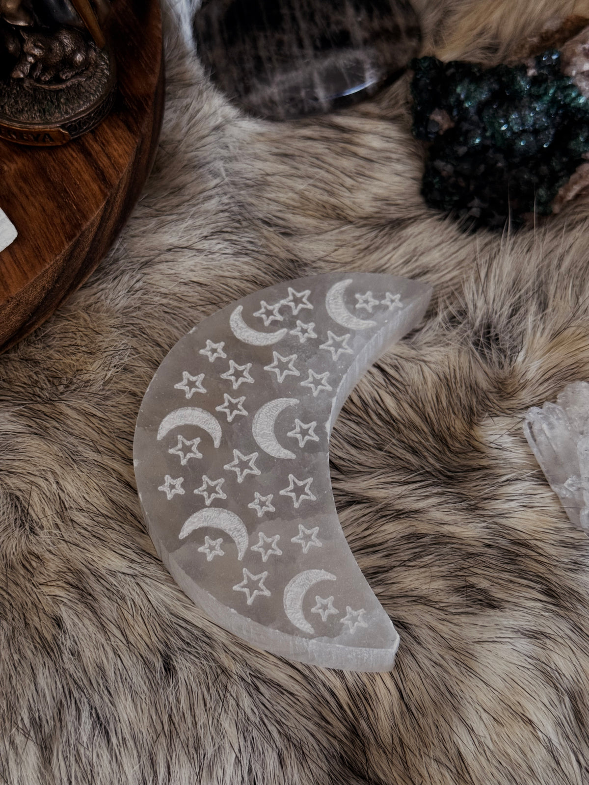 Moonlit Sanctuary – Selenit-Mond mit Sternen