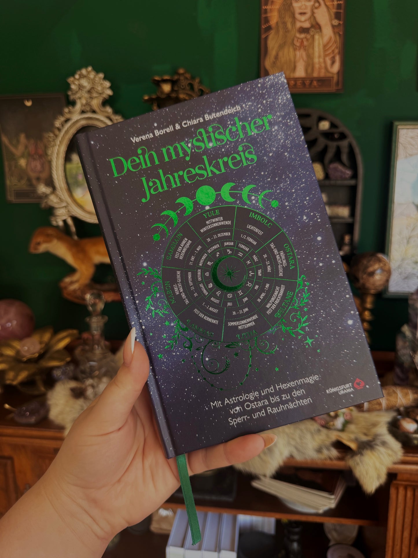 Dein Mystischer Jahreskreis – Mit Astrologie und Hexenmagie von Ostara bis zu den Sperr- und Rauhnächten