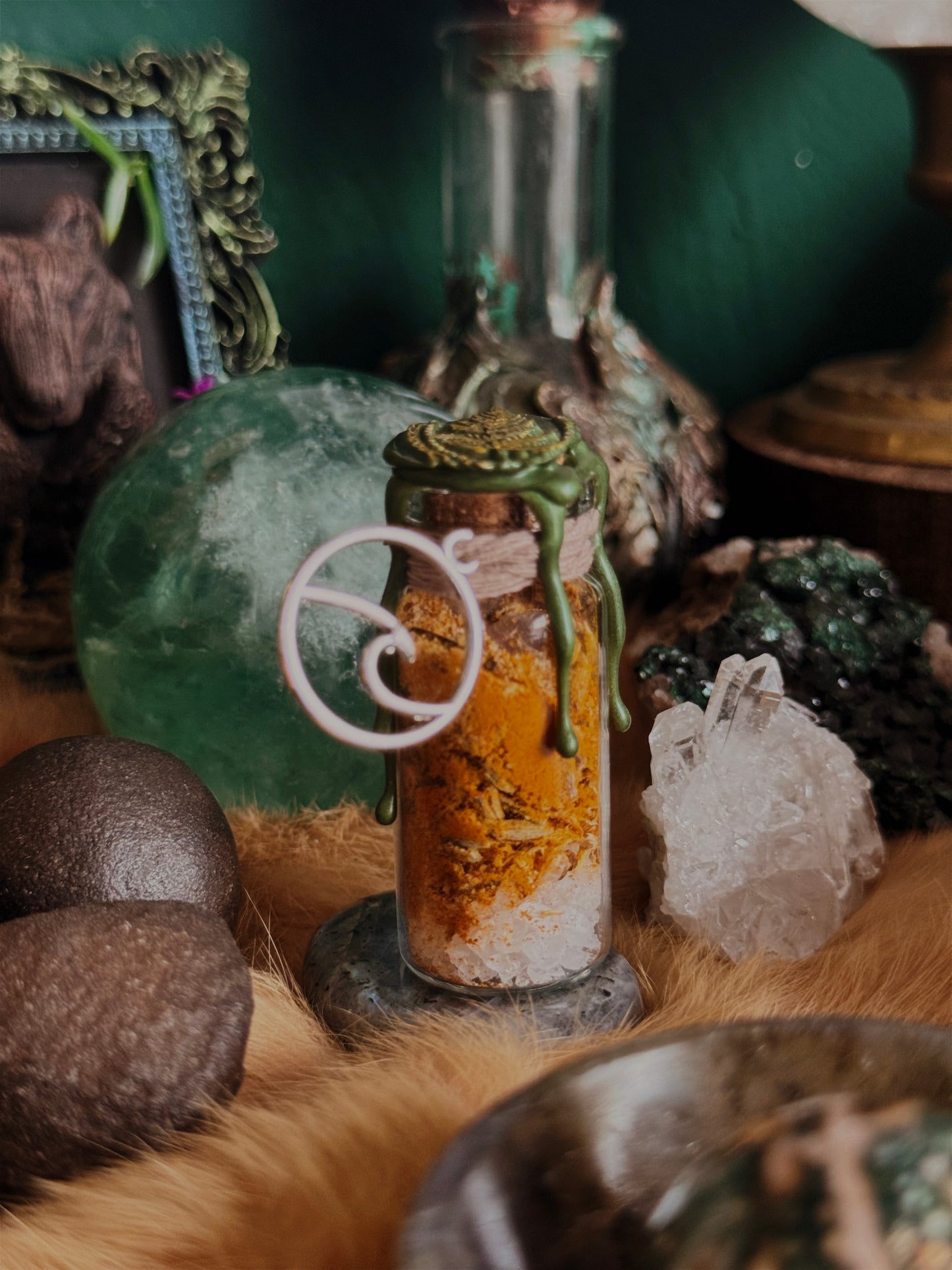 Handgefertigte Emotional Healing Spell Bottle mit Amethyst, Lavendel und Kräutern für Loslassen und emotionale Erneuerung