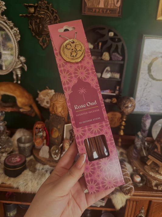 Räucherstäbchen mit Messinghalter – Rose Oud, Cardamom oder Amber